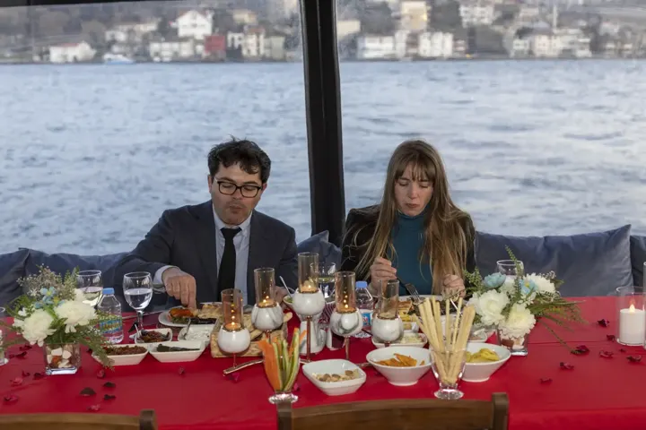 Yatta akşam yemeğinde çift