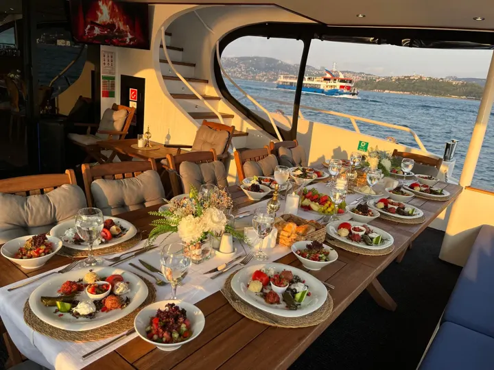 Yatta yılbaşı kutlaması, İstanbul Yatçılık – fotoğraf 1